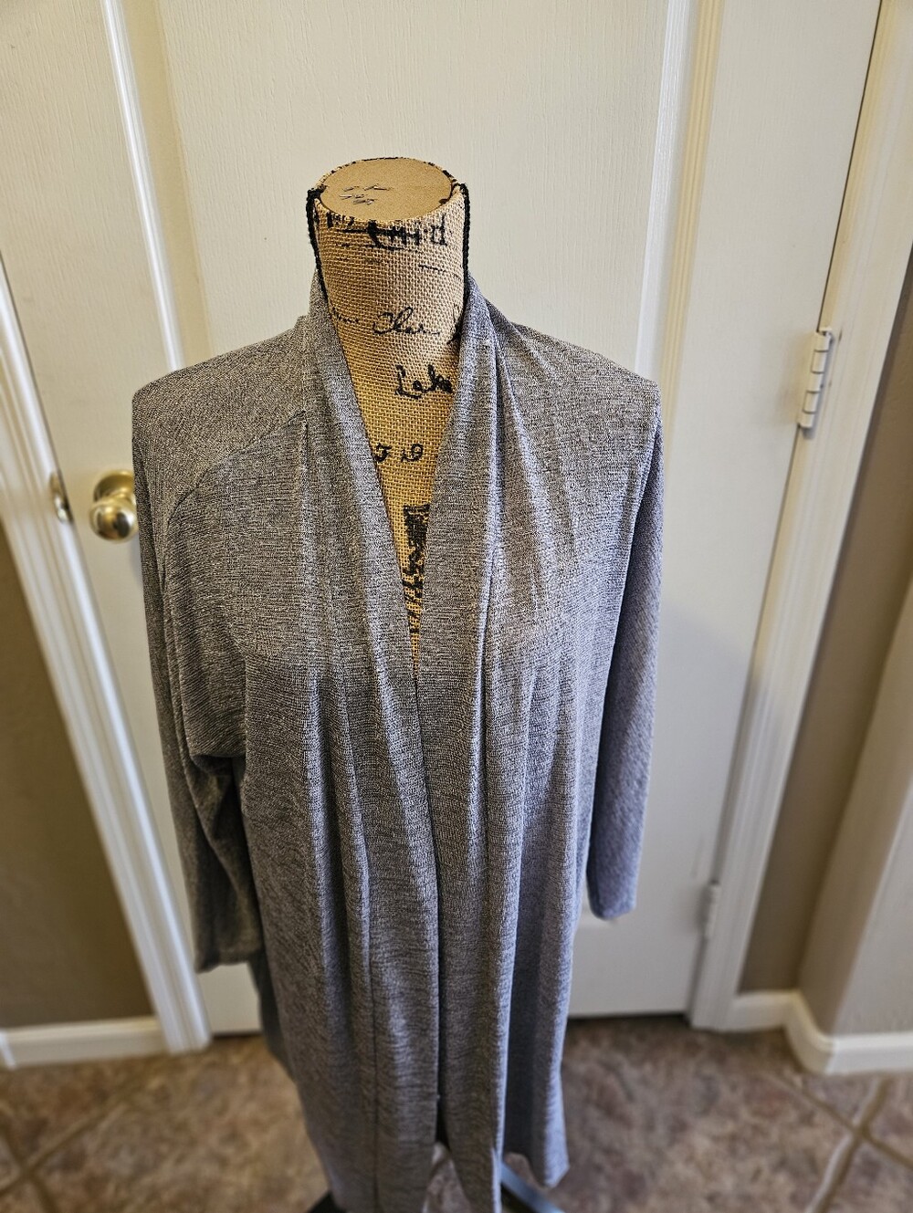 NEW ☆ Kasper Sweater, Size Large, Brand NEW!